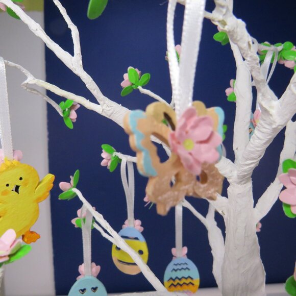 Spring Tree 16" tall Base 3 1/2" x 4" wide Hand Painted - Picture 10 of 12